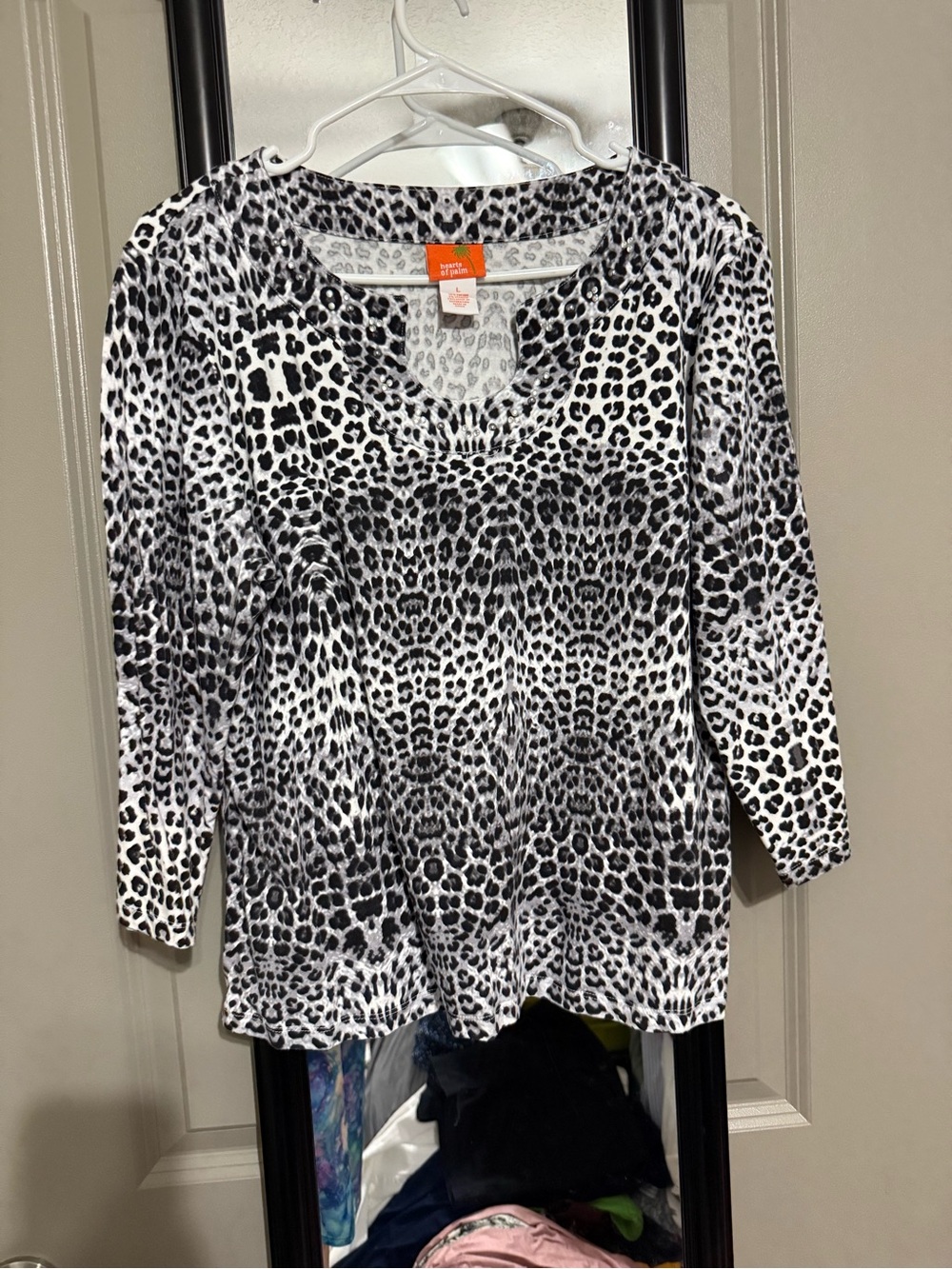 hearts of Palm Women’s Black & White Leopard Print Top